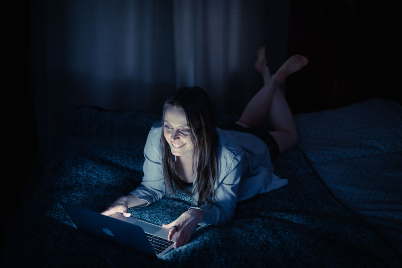 Boudoir nainen sangylla