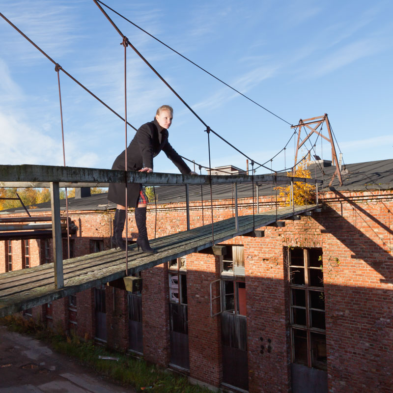 Tfp oulu nainen sillalla
