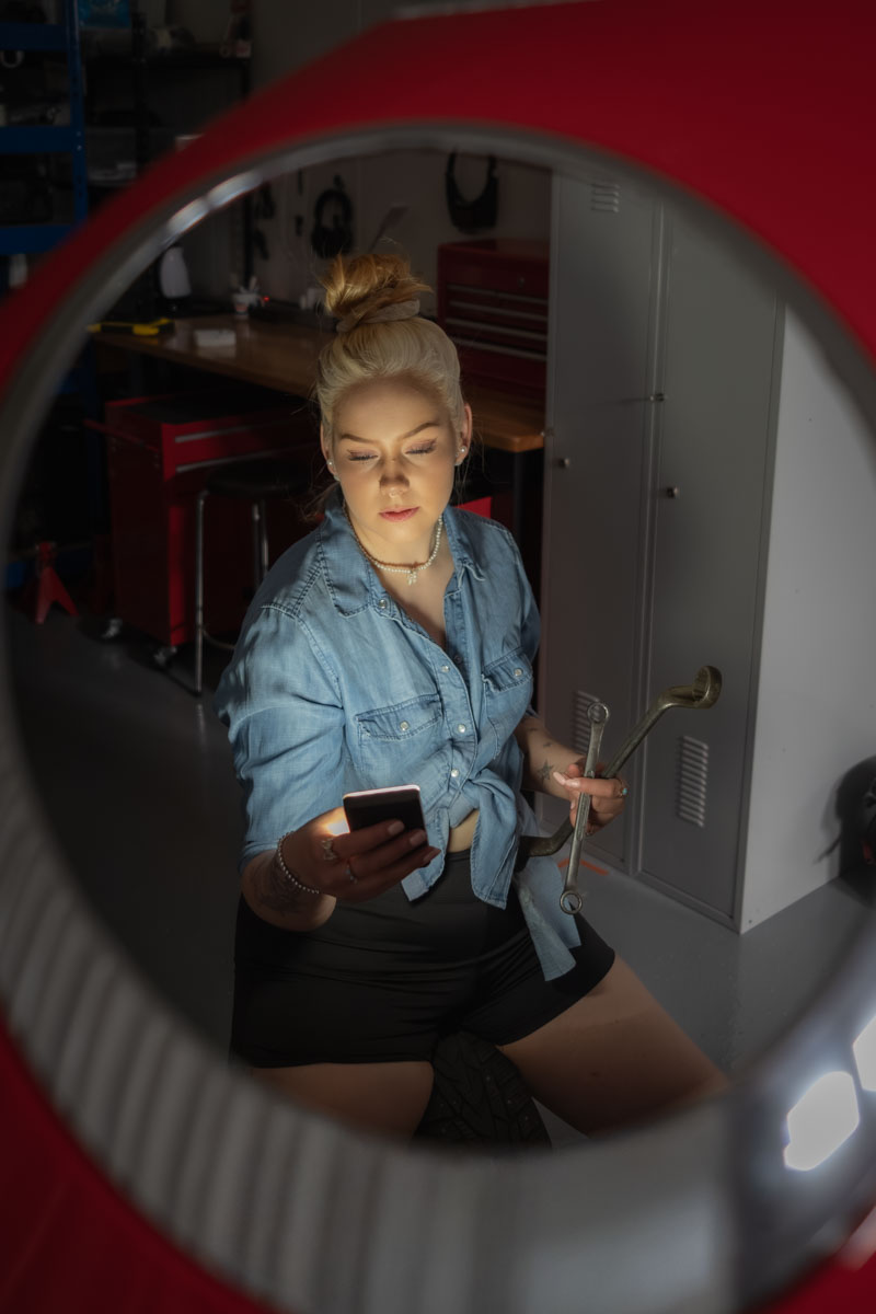 Tfp oulu autotalli nainen garagegirl